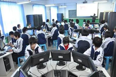 中專女生的熱門專業(yè)選擇 計(jì)算機(jī)軟件開(kāi)發(fā)與運(yùn)維服務(wù)的就業(yè)前景